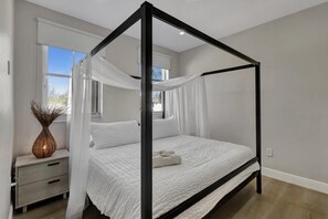 4 bedrooms, desk, iron/ironing board, free WiFi