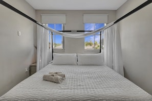 4 bedrooms, desk, iron/ironing board, free WiFi