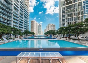 Outdoor pool - 2B/2B 48th Floor & Corner Unit in Brickell - Water View, FREE Parking, Pool, Spa (Miami)