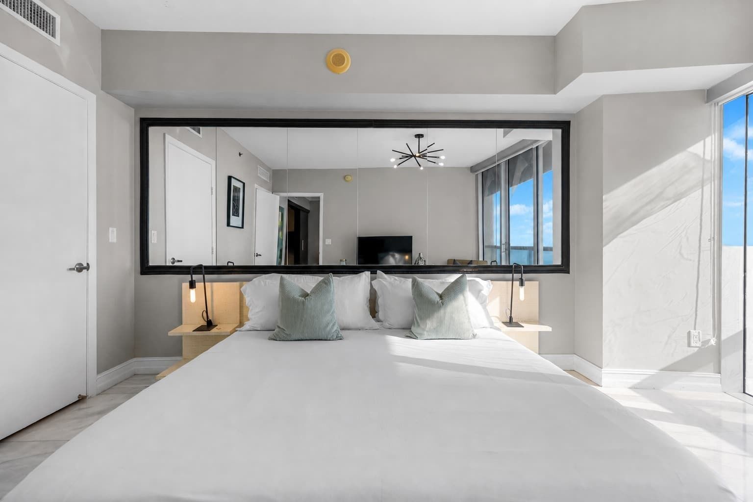 2 bedrooms, iron/ironing board, travel crib, WiFi (free)