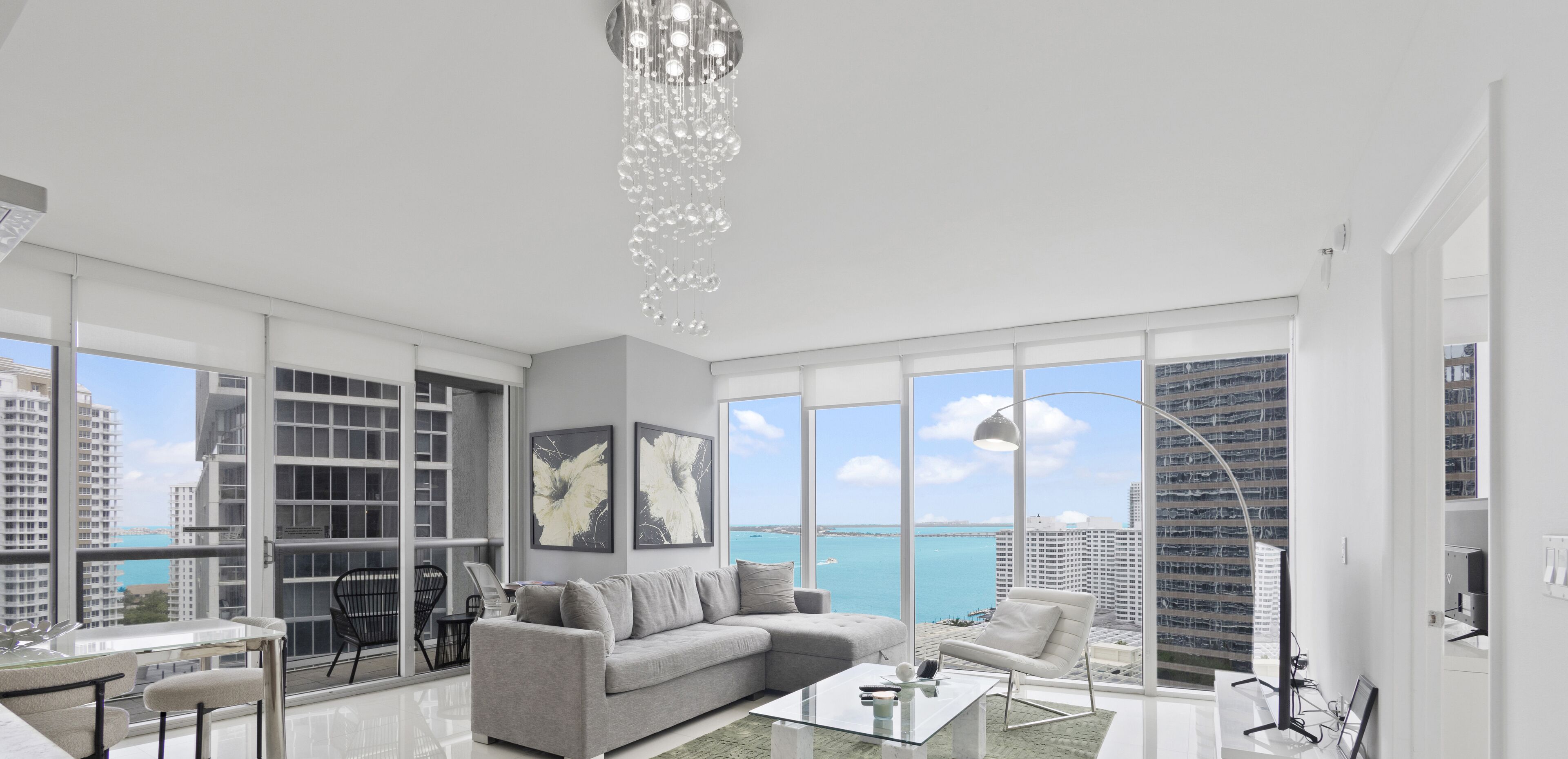 2B/2B Corner Unit w Water View • FREE Parking • Pool • Spa • Heart of Brickell 