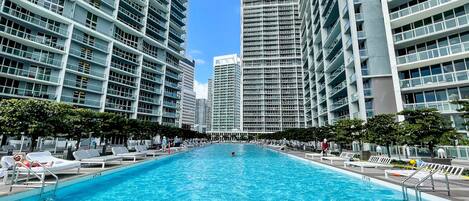 حمّام سباحة خارجي