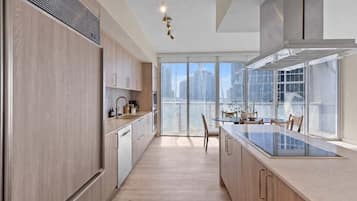 Coffee/tea maker, fridge, microwave, oven