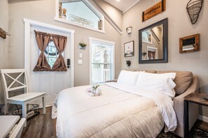 3 bedrooms, iron/ironing board, bed sheets