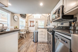 Private kitchen - Mountain Living - Breathtaking View of Pikes Peak (Woodland Park)
