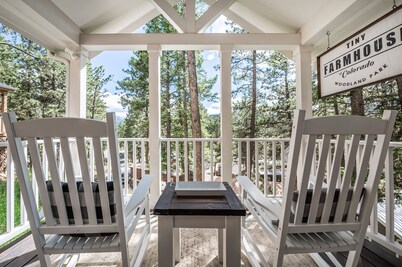 Mountain Living - Breathtaking View of Pikes Peak