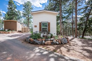Property grounds - Mountain Living - Breathtaking View of Pikes Peak (Woodland Park)
