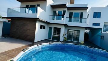 Hytte, strandutsikt | Sengetøy av topp kvalitet, dundyner og senger med overmadrass