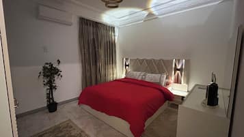 3 bedrooms, in-room safe, iron/ironing board, free WiFi