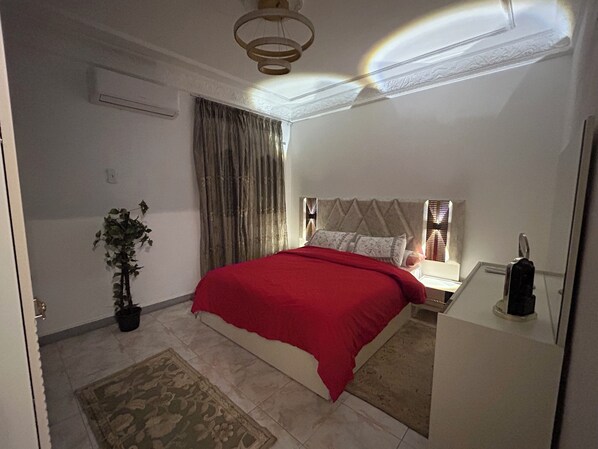 3 bedrooms, in-room safe, iron/ironing board, free WiFi