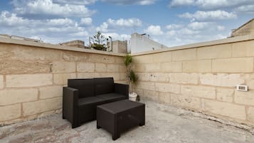 Suite Luxe, 1 grand lit et 1 canapé-lit, terrasse, en angle | Terrasse/Patio