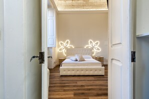 Deluxe Room, 1 Queen Bed, Non Smoking, City View | Premium bedding, down duvets, pillow-top beds, minibar - Vittoria Luxury House (Lecce)