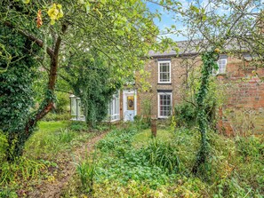 Exterior - 3 bedroom accommodation in Louth (Louth)