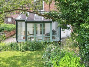 Exterior - 3 bedroom accommodation in Louth (Louth)