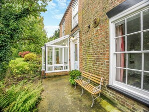 Exterior - 3 bedroom accommodation in Louth (Louth)