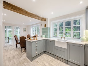 Dishwasher - 3 bedroom accommodation in Louth (Louth)