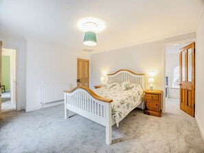 3 bedrooms, free WiFi, bed sheets - 3 bedroom accommodation in Louth (Louth)