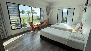 6 bedrooms, premium bedding, down comforters, memory foam beds