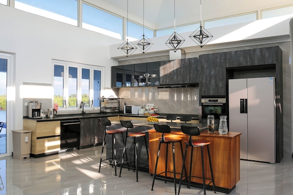 Superior Villa, 6 Yatak Odası, Göl Kenarı | Özel mutfak | Tam boy buzdolabı, mikrodalga fırın, set üstü ocak, bulaşık makinesi