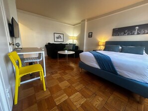 1 bedroom, iron/ironing board, WiFi, bed sheets - Vintage Studio in Belltown-Space Needle (Seattle)