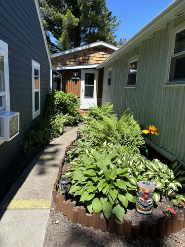 Sandpiper Cottage: Lakeside, Boat Slip, Beach, Family Friendly, Kayaks