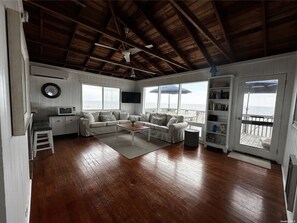 Living area - Oceanfront getaway in Davis Park Fire Island. Family friendly. Pets welcomed! (Patchogue)