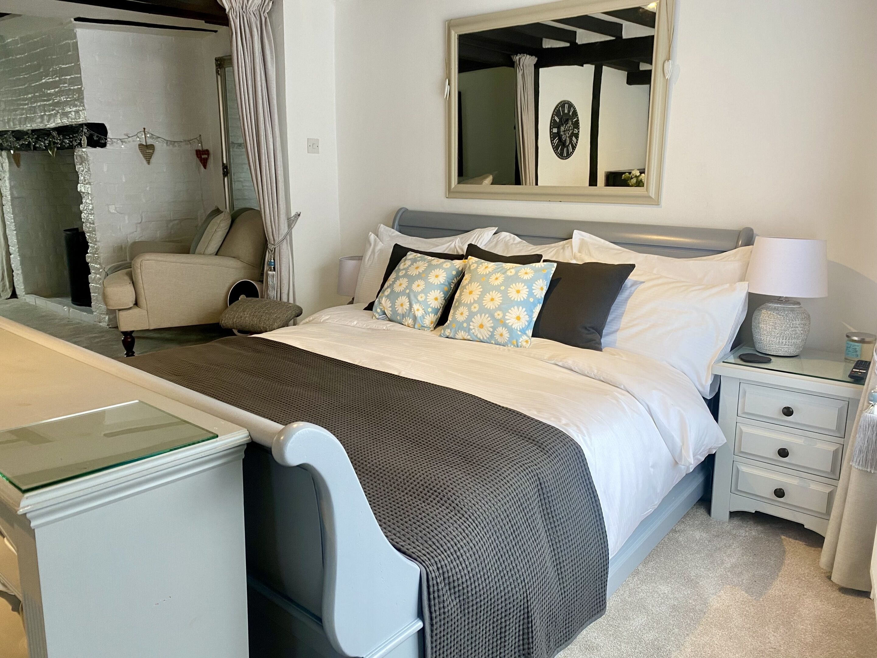 Superior Studio, Private Bathroom (Mulberry) | Iron/ironing board, free WiFi