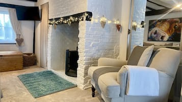 Superior Studio, Private Bathroom (Mulberry) | Lounge