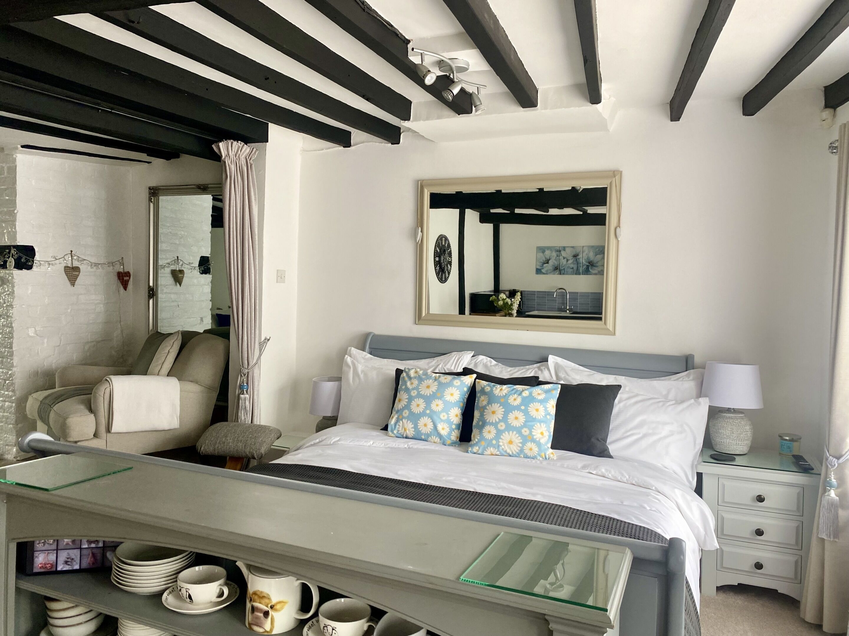 Superior Studio, Private Bathroom (Mulberry) | Iron/ironing board, free WiFi