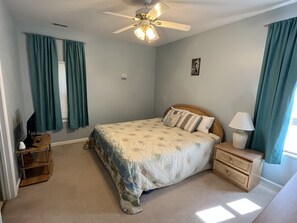 4 habitaciones, tabla de planchar con plancha, wifi y ropa de cama