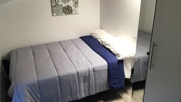 3 habitaciones, escritorio, tabla de planchar con plancha y wifi