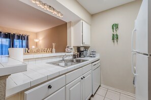 Kjøleskap, mikrobølgeovn, ovn og oppvaskmaskin