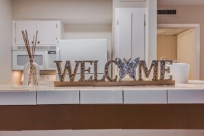 Refrigerador, microondas, horno, lavavajillas