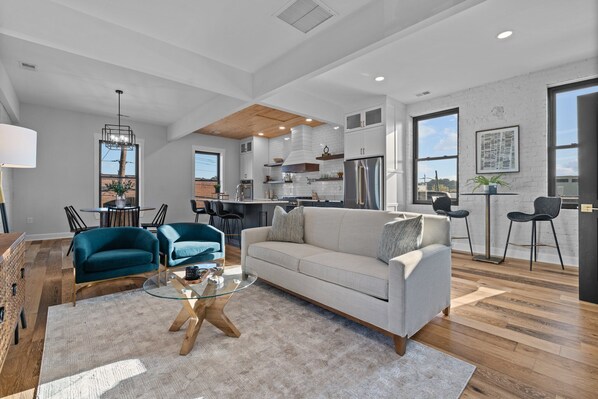 Smart TV, books - Loft Apartment overlooking downtown Lillington, NC.  (Lillington)