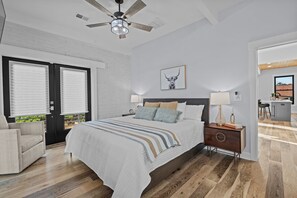 1 bedroom, in-room safe, iron/ironing board, free WiFi - Loft Apartment overlooking downtown Lillington, NC.  (Lillington)