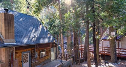 The Little Cabin - Tranquil Forest Getaway, Close to Ski Resort & Hiking Trails!