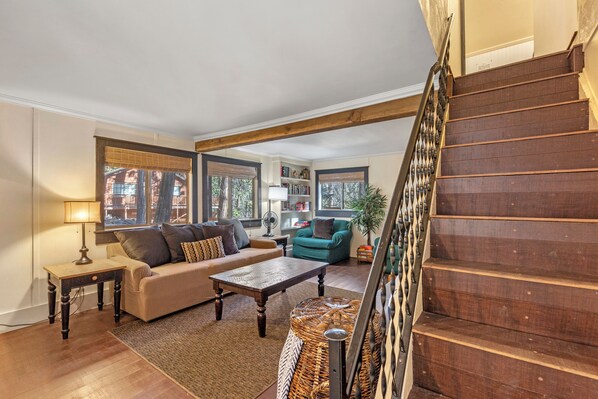 Smart-TV, peis og bøker