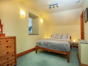 5 bedrooms, free WiFi, bed sheets