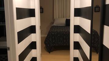 1 bedroom, desk, iron/ironing board, free WiFi