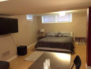 1 chambre, fer et planche à repasser, accès au Wi-Fi (inclus)