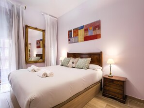 3 habitaciones, tabla de planchar con plancha, wifi y ropa de cama 