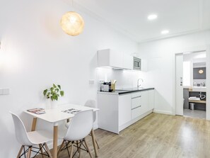 Fridge, microwave, oven, coffee/tea maker
