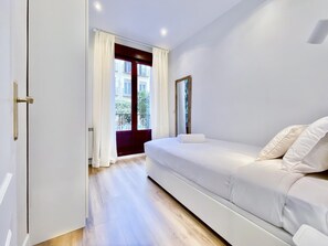 2 bedrooms, iron/ironing board, Internet, bed sheets