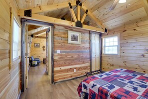 1 habitación, tabla de planchar con plancha y ropa de cama 