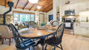 Dining - Roscommon Cottage - Walk to Higgins Lake! (Higgins Lake)