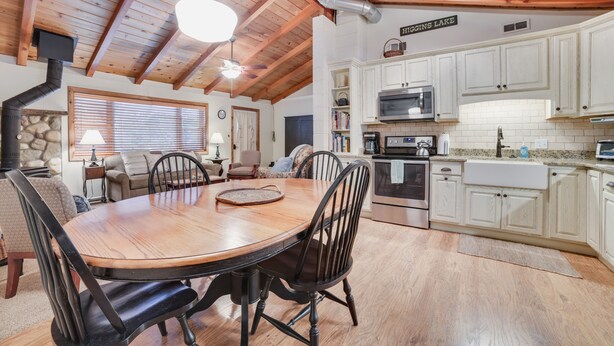 Interior - Roscommon Cottage - Walk to Higgins Lake! (Higgins Lake)