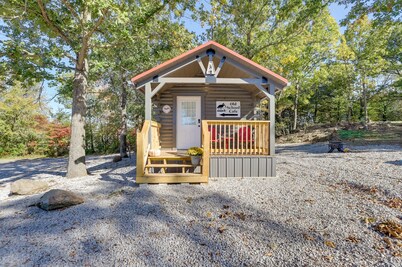 Quiet Caledonia Cabin: 18 Mi to Council Bluff Lake