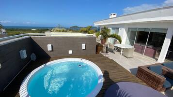 Apartamento lua de mel, banheira de hidromassagem, vista para o mar | Banheira de hidromassagem particular