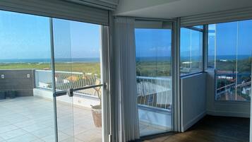 Apartamento lua de mel, banheira de hidromassagem, vista para o mar | Vista para praia/oceano