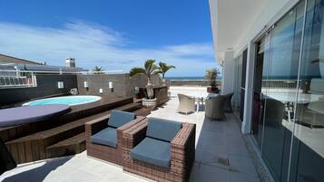 2 piscinas externas, guarda-sóis, espreguiçadeiras